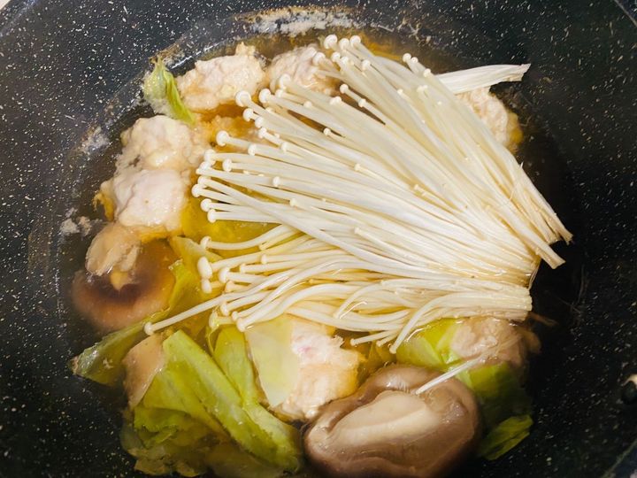 「豆腐入りふわふわ鶏団子スープ」きのこもいっぱい〜
