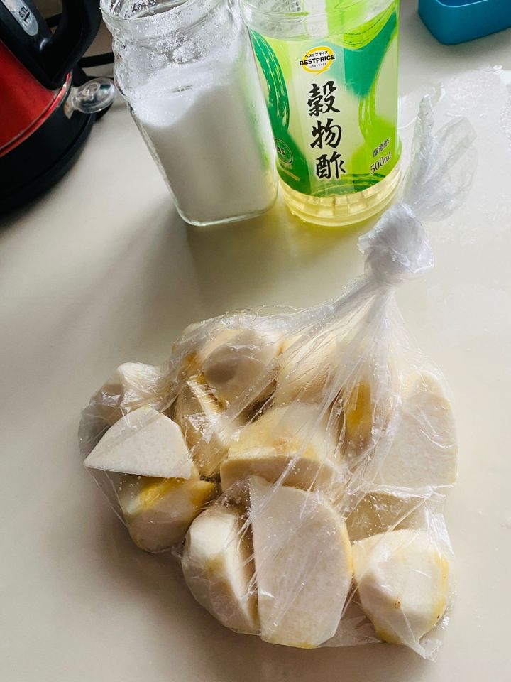 「里芋の煮っころがし」滑り取りにも、吹きこぼれにも、かゆみ防止にも「酢」が効力発揮