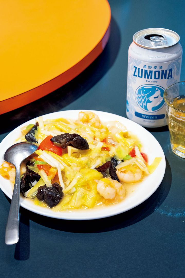 黄ニラとエビの炒めとクラフトビール