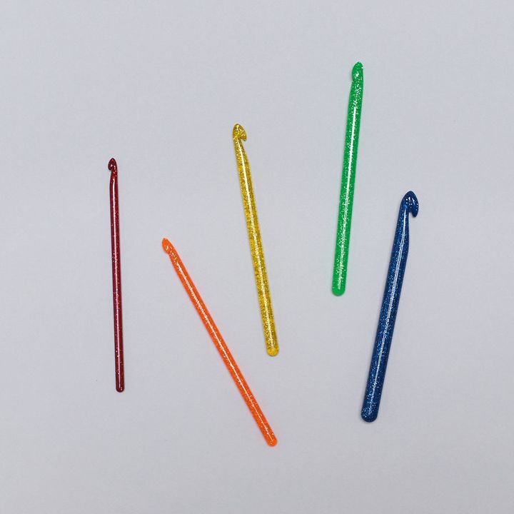 ドイツの手芸用品メーカーによるかぎ針セットは、ラメがポイント