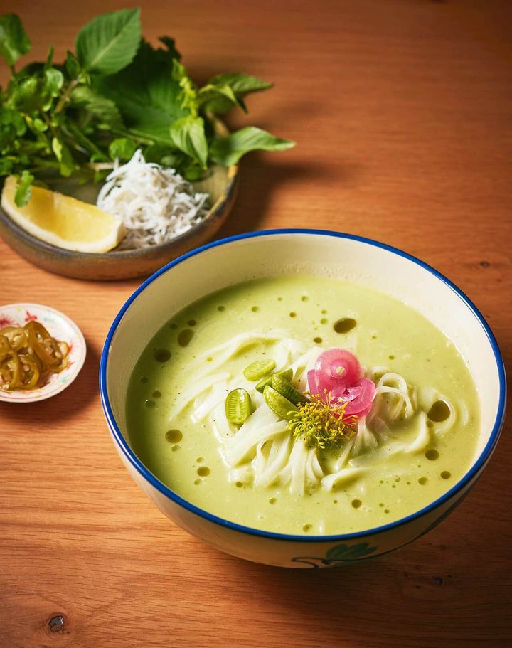 渋谷『Night Market』の「ズッキーニとココナッツミルクの冷製フォー 山利のしらす」