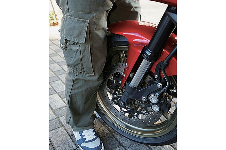 ［転んだらどう対処する？］フロントフォークの軽い歪みは簡単なコツと工具で修正できる