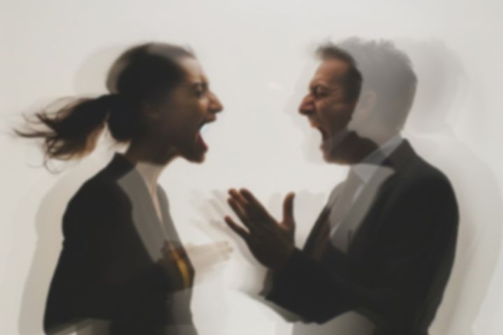 男性と女性、本当につらいのはどちらか ※画像はイメージです