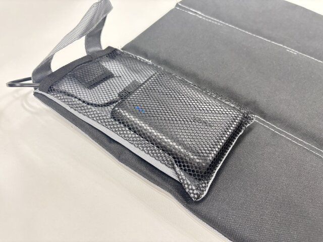 ダイソーのモバイルバッテリーが入るUSB式あったか折りたたみ座布団