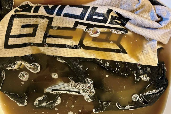 【Flat-LAB ギアウォッシュ／バイクウォッシュ】泥汚れの専用洗剤の実力再発見【編集スタッフが本気で試す！みんなのテスト】