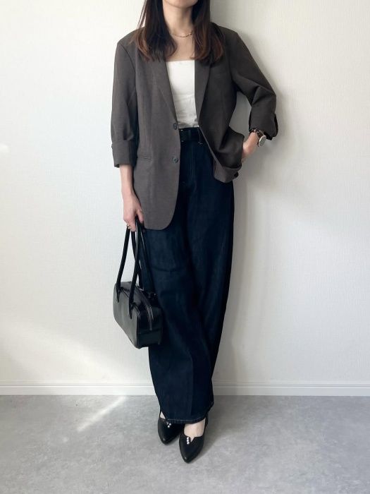 GUのダークブラウンの「ウォッシャブルテーラードジャケット」