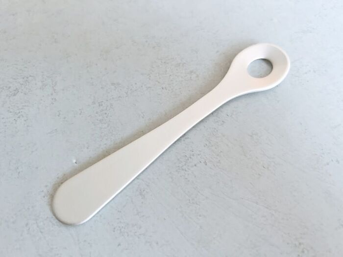 【セリア】穴あきのヘラ？かと思いきや…。定番スイーツが美味しく生まれ変わる魔法のスプーンだった♡