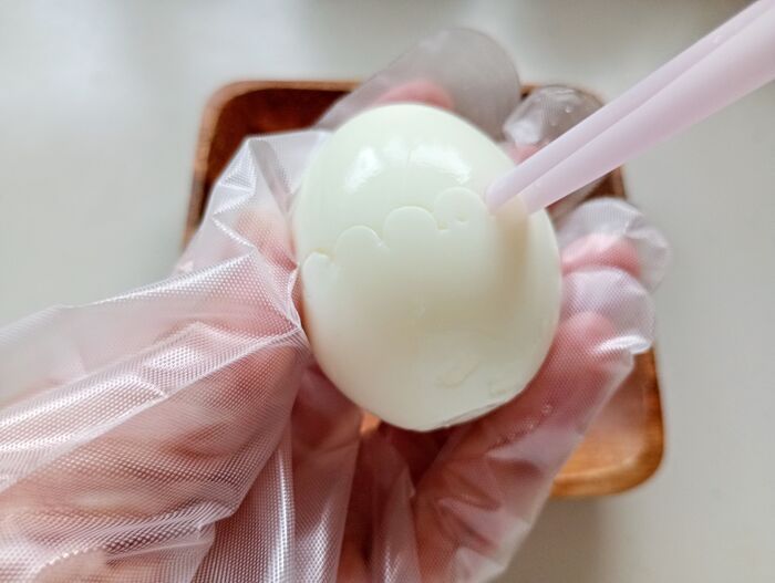 ゆでたまごをスパッとキレイにカットする裏ワザ。可愛すぎる！お花の飾り切りのやり方も♪