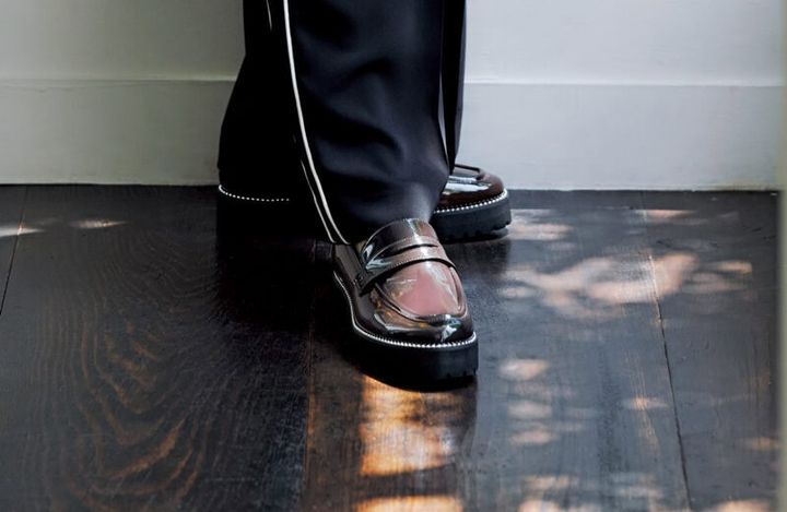 スニーカーレベルで歩きやすい 厚底ローファー