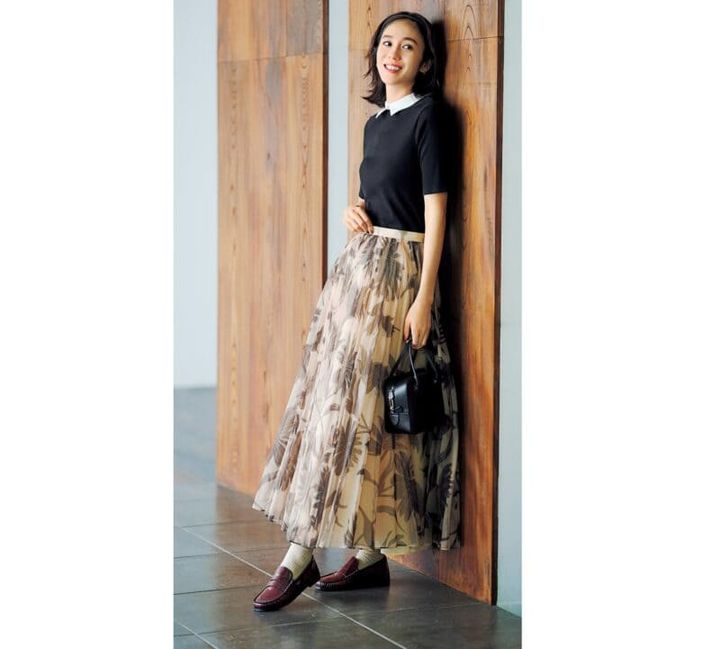 華やかスカート×コインローファー