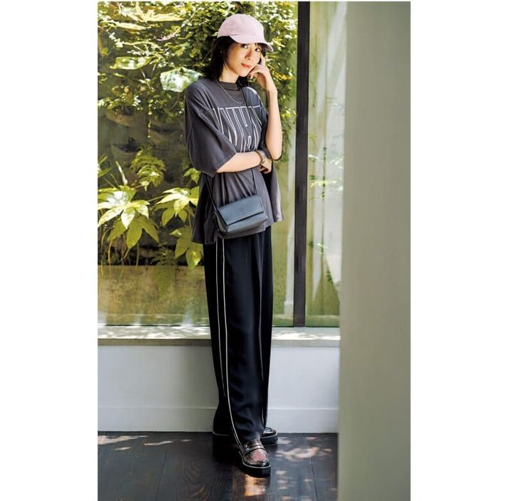 パンツ×厚底ローファー