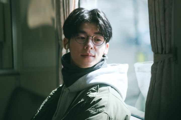 18歳と36歳を見事に演じ分けた台湾の俳優、シュー・グァンハン。『青春18×2 君へと続く道』©2024「青春18×2」Film Partners