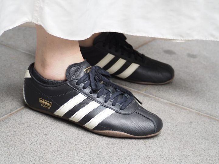 アディダスのスニーカー