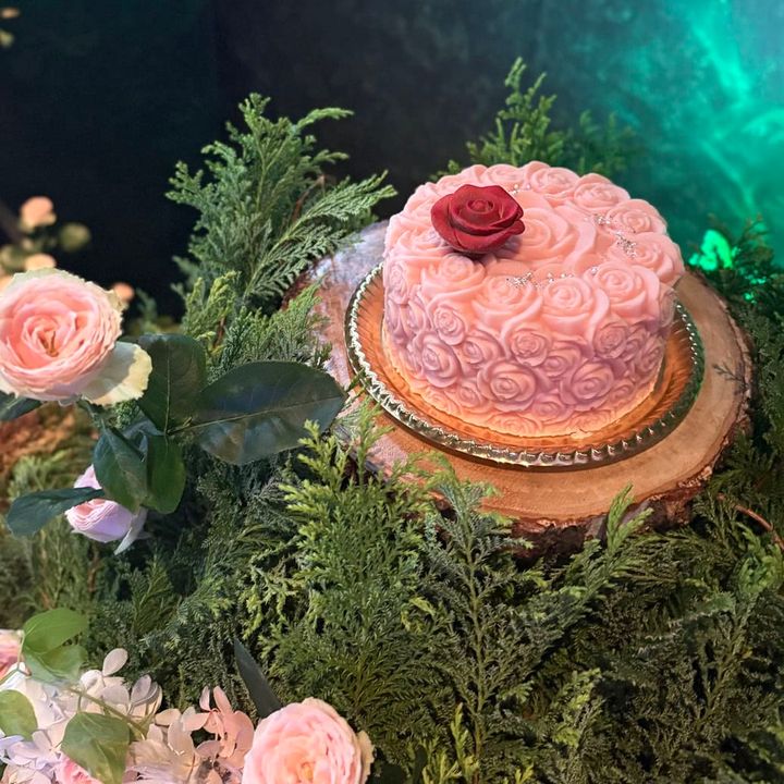 『眠れる森の美女』 Rose du Sommeil ベリーライチとバニラのホワイトショコラ・ムース