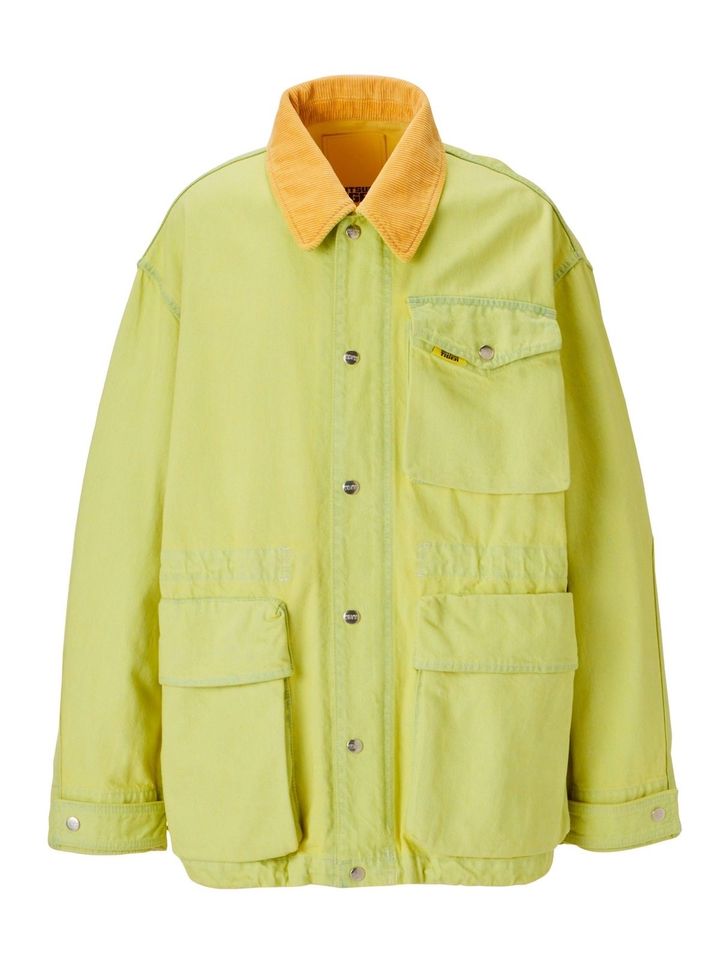 デニムジャケット ￥110,000／ONITSUKATIGER（オニツカタイガージャパン onitsukatiger.com/jp/ja-jp/contact）