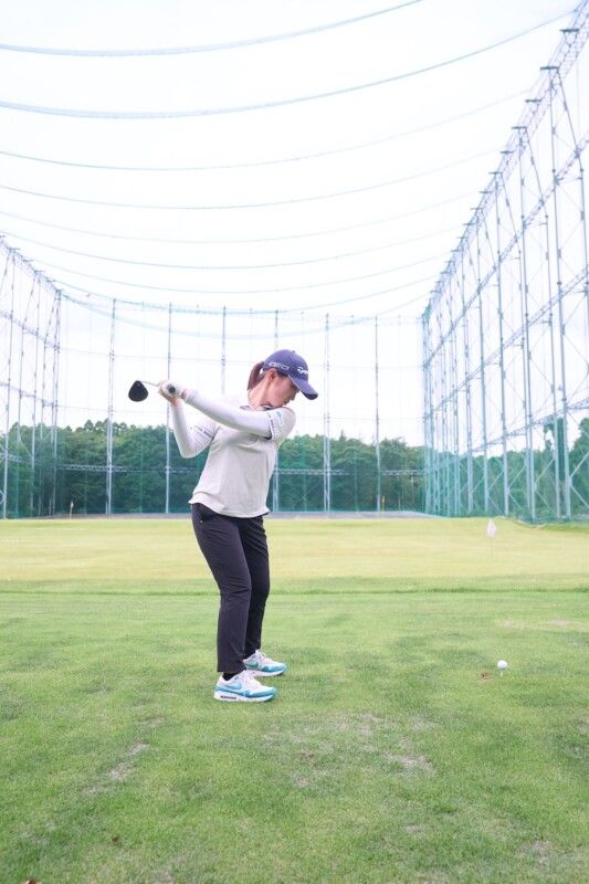 清本美波が教える飛距離アップのテク！体をタテに動かして地面反力で飛ばす