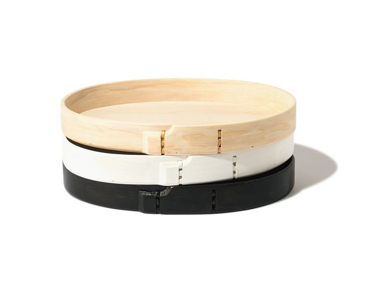 曲げ木のトレイは見た目も使いやすさも抜群！