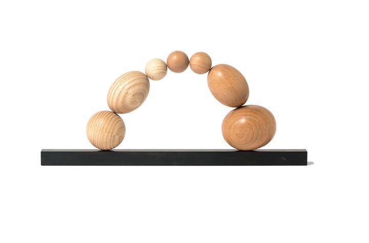 磁力によって表情を変える新感覚のトイオブジェ