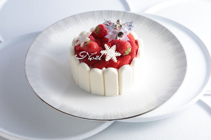 苺のシャルロットケーキ