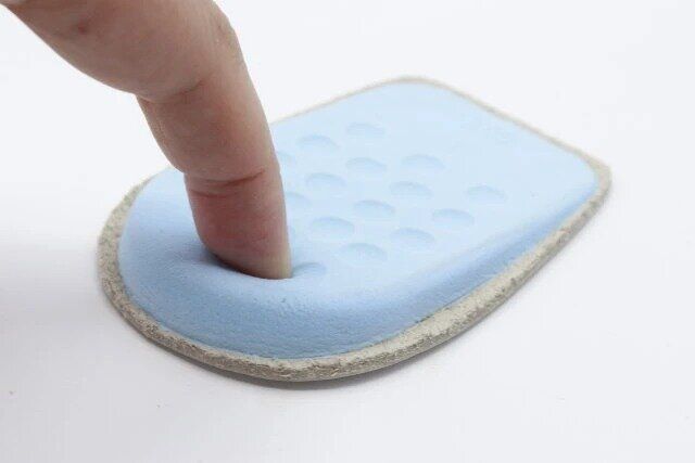 ダイソーの牛革パッド メンズ かかと用はクッション性がある