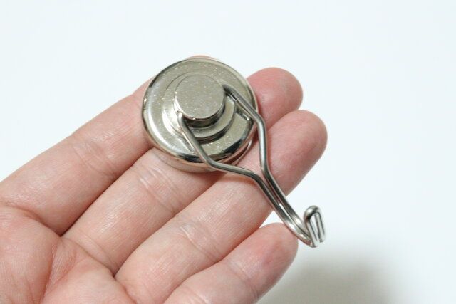 ダイソー ネオジム磁石スイングフック（32mm） サイズ感