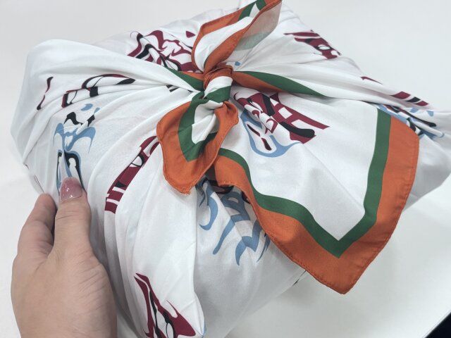 02-03KBK風呂敷 隈取総柄 使用例