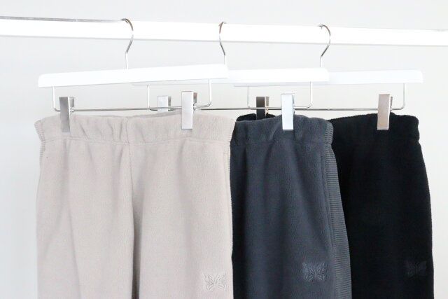 ユニクロ×ニードルズコラボのフリースワイドパンツ4
