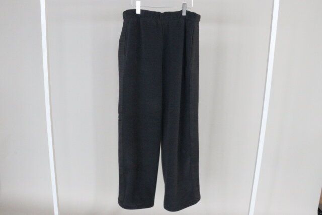 ユニクロ×ニードルズコラボのフリースワイドパンツ1
