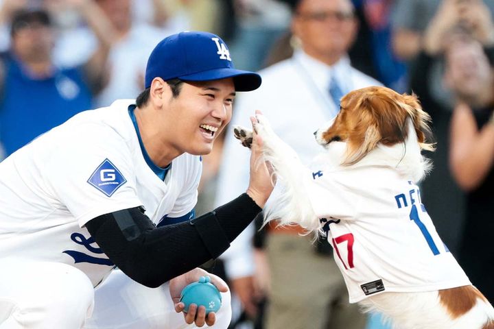 ドジャース・大谷翔平と愛犬のデコピン（C）Getty Images