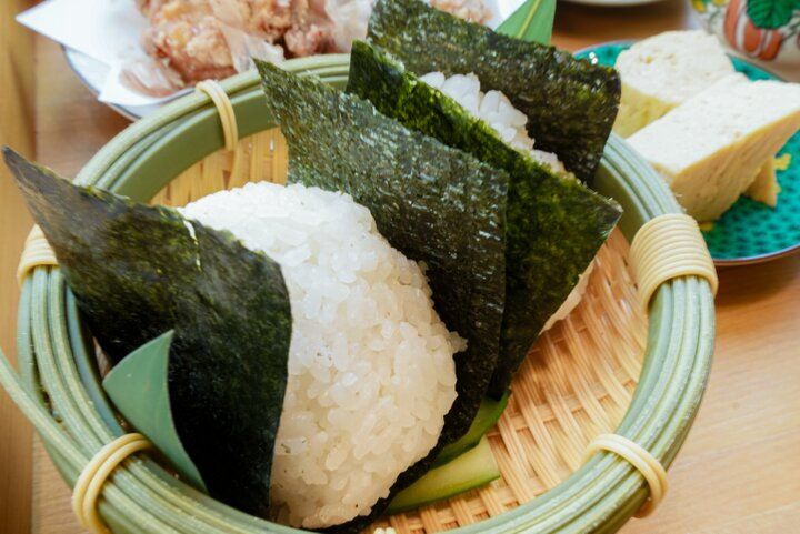 ランチはおにぎりおかわり自由。行列ができる、おにぎりとあんみつの専門店「米と蜜」