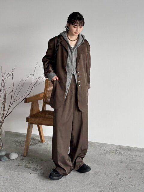 ブラウンのセットアップでマニッシュ秋コーデ