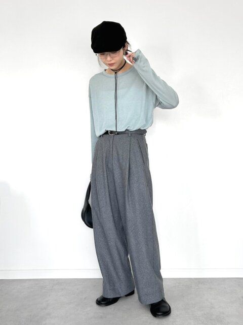 透け感ブルー×グレーのきれいめ配色コーデ