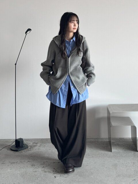 シャツ×ニットのこなれレイヤードスタイル