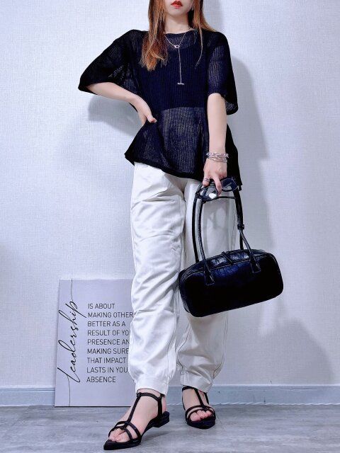 暑い日の初秋コーデはメッシュニット×ジョガーパンツ