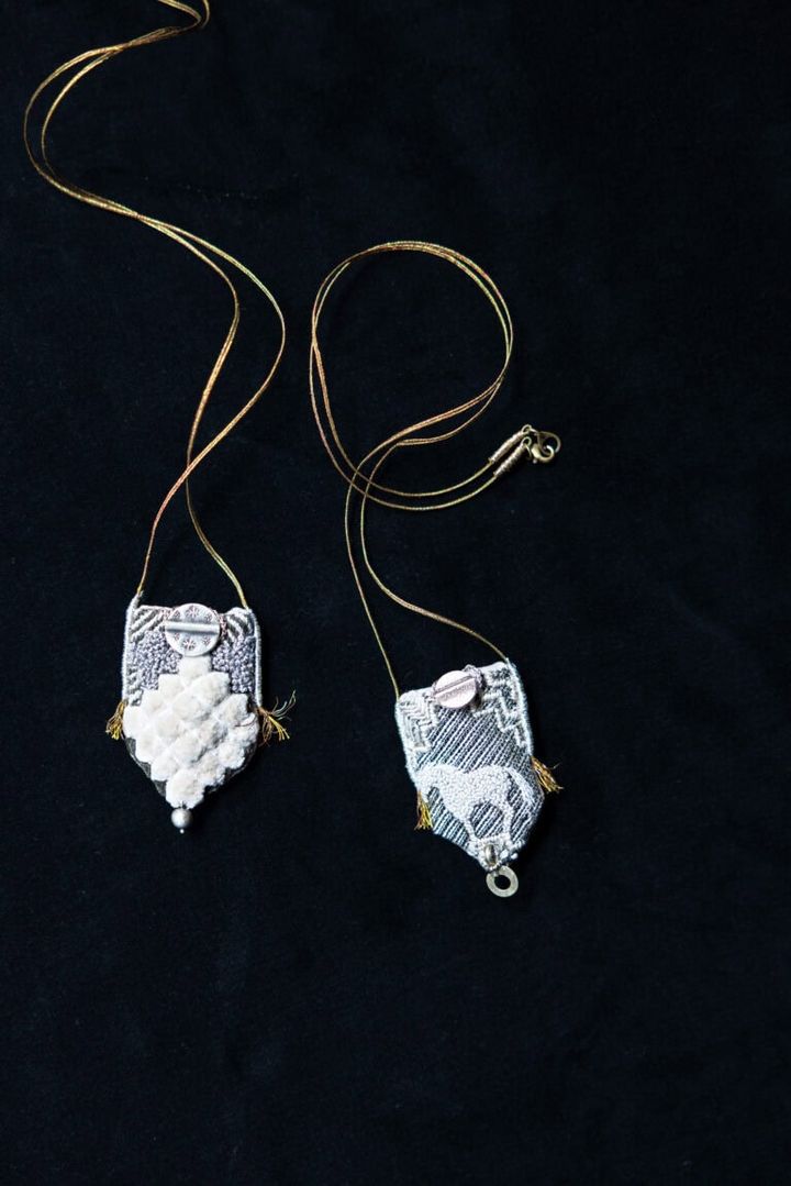 お守りのように身に着けたくなるペンダントはモチーフ各W3.5×H6㎝、紐62㎝ 19,800円（W=幅、H=高さ、φ＝直径）