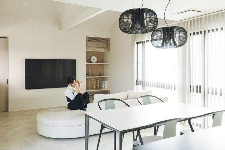 段ボール100箱分の服を手放したスタイリスト、その理由は？自己肯定感が上がる暮らし方