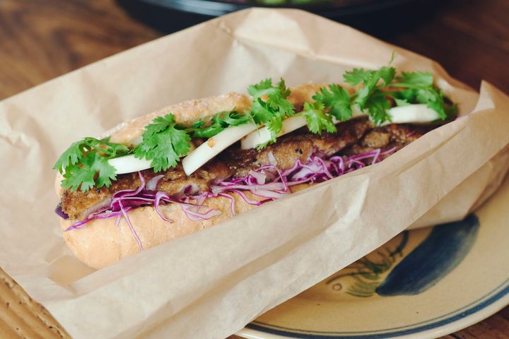 ペッパーグリルチキンとかぶのバインミー