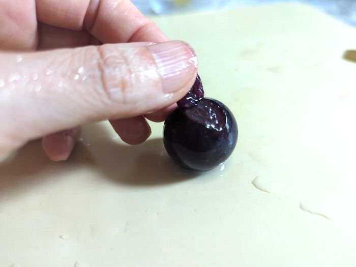 ぶどうの皮、こんなに簡単にむけるなんて！驚きの〈裏ワザ〉3つ試してみた♪