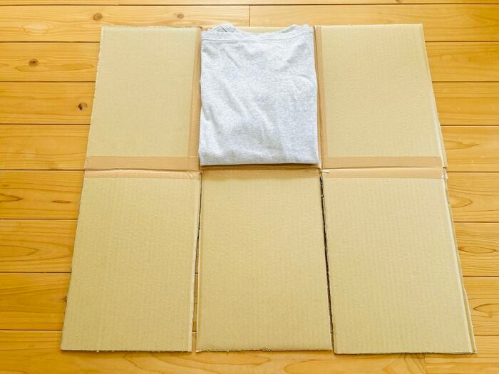 Tシャツが秒でぴしっと畳める「段ボール製たたみ機」が超便利。これは手放せなくなりますよ♡