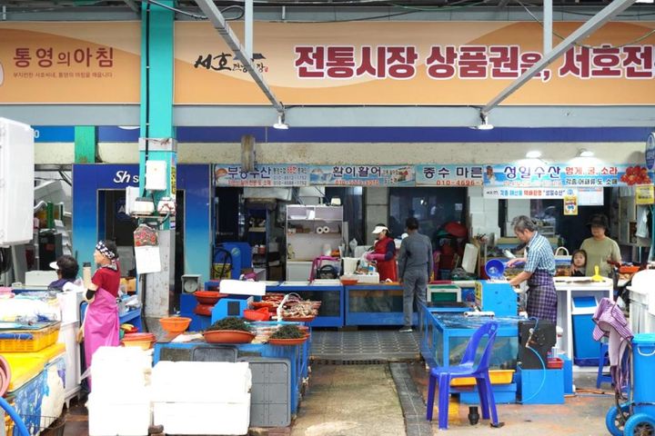 朝早くから開いている魚市場。ソウルでは鮮度のいい魚がなかなか買えないので、近くにこうした市場があることがとてもうらやましいです。