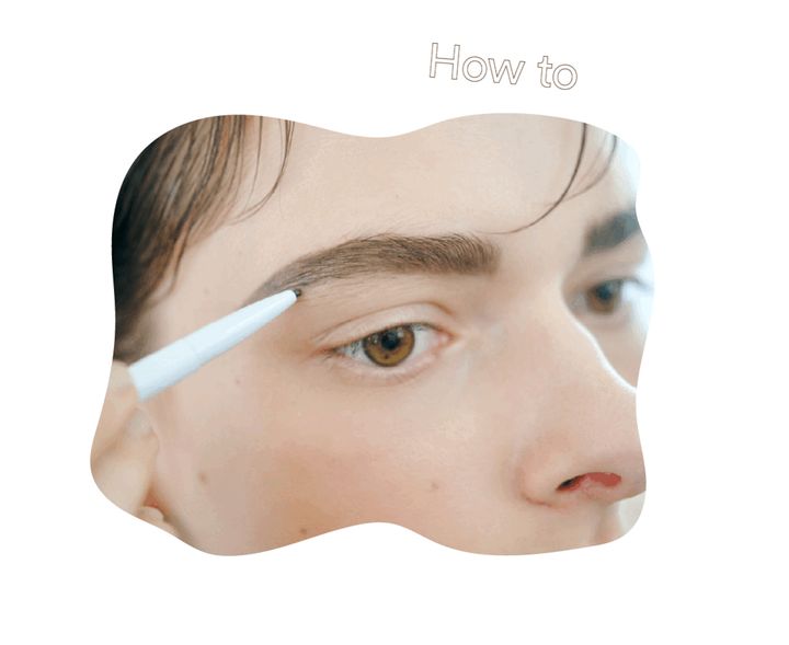 秋のトレンドのフリルシャツは、キリッと太めの“ボーイズ眉”で甘さを引き算して上品に！