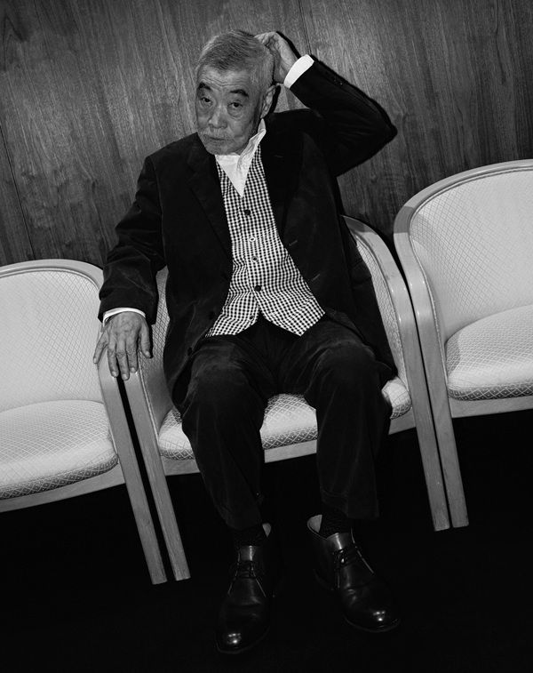 テレビや映画で活躍する一方で、劇団を主宰しアングラ演劇を上演し続けている柄本明さん。