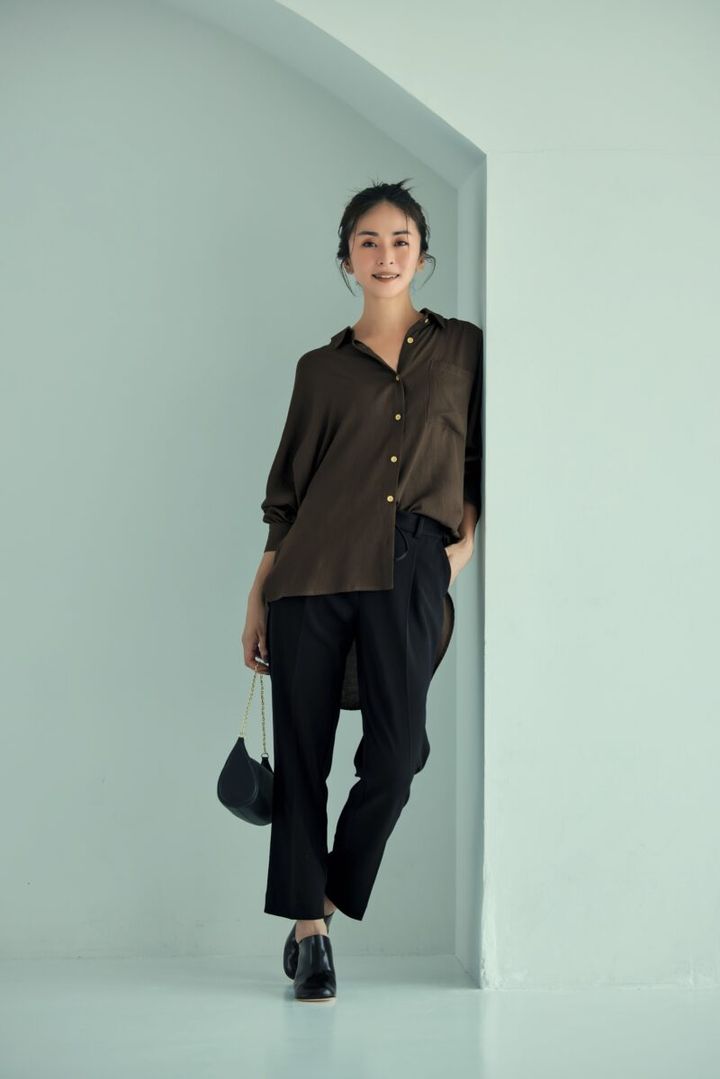 ゆったりしたシャツで最旬の着崩しコーデに