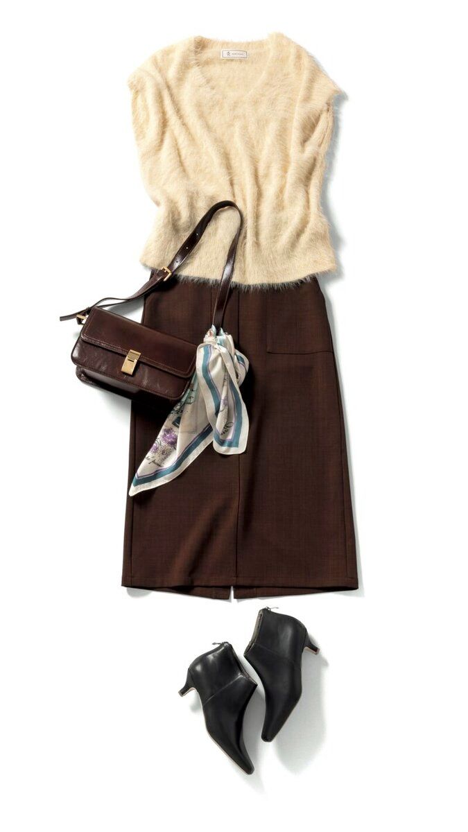 ベスト4499円、スカート5489円、バッグ5995円、スカーフ2992円、ブーツ6589円（すべてロペピクニック／ジュン カスタマーセンター）