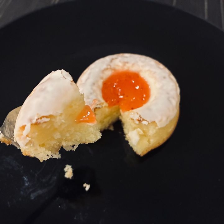 【コンビニ】お手軽にハロウィン気分！「新発売のコンビニスイーツで楽しもう！」「カゲが口に…」