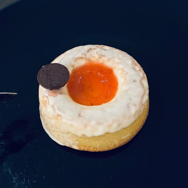 【コンビニ】お手軽にハロウィン気分！「新発売のコンビニスイーツで楽しもう！」「カゲが口に…」