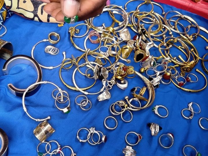 アフター万博で万博ロス解消！世界横丁で半額アクセ＆トゥアレグシルバーGET～！