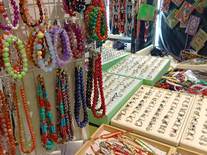 アフター万博で万博ロス解消！世界横丁で半額アクセ＆トゥアレグシルバーGET～！