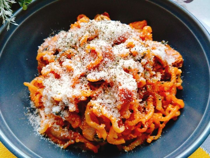 フライパン1個で絶品!!濃厚クリーミーな辛カルボラーメン