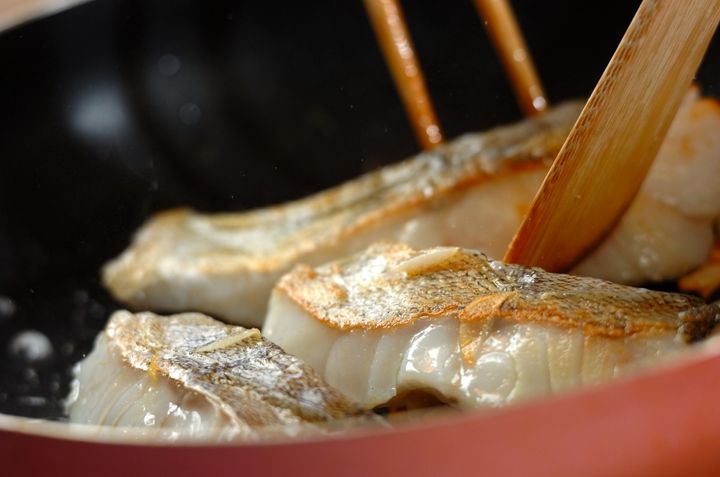 白身魚とアサリのワイン蒸しの作り方1